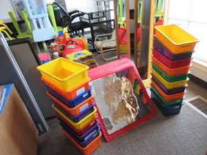 lot 832 image: TENTED MIRROR AND LAKESHORE PLASTIC BINS.