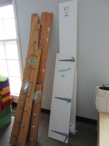 lot 844 image: WHITE WALL MOUNT SHELVES