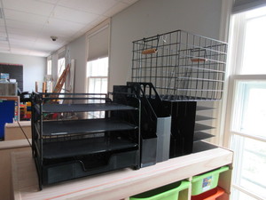 lot 849 image: METAL AND MESH OFFICE ACCESSORIES