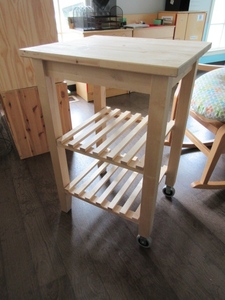 lot 852 image: ROLLING WOODEN KITCHEN CADDY