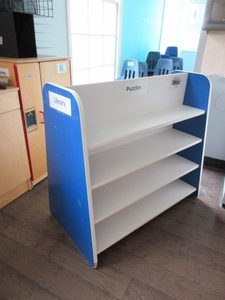 lot 853 image: DOUBLE-SIDED, FREE-STANDING BOOKCASE