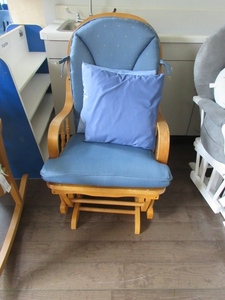 lot 855 image: WOOD FRAME GLIDE ROCKER WITH PILLOWS