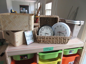 lot 859 image: HOME AND OFFICE DECOR