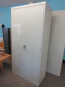 lot 814 image: TENNSCO 2 DOOR STORAGE CABINET IN BEIGE