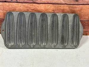 lot 2 image: Vintage Aluminum Corn Mold