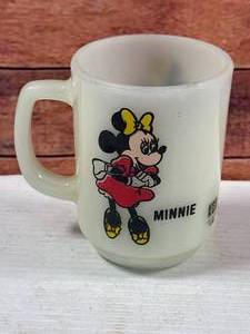 lot 9 image: Vintage Minnie Mouse Milk Glass