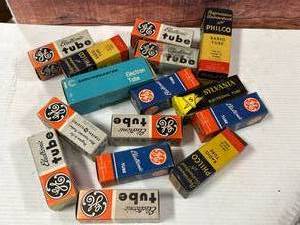 lot 12 image: Lot of Vintage Electronic Tubes