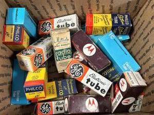 lot 14 image: Lot of Vintage Electronic Tubes