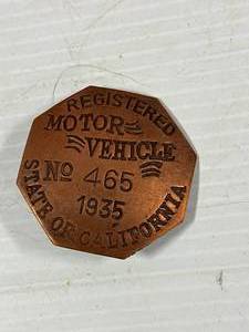 lot 18 image: California Registration Pin Back Badge