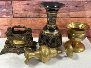 lot 22 image: Lot of Brass