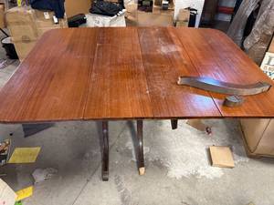 lot 29 image: Antique Duncan Phyfe Table 42x58x29 Inch Tall (legs need fixing)