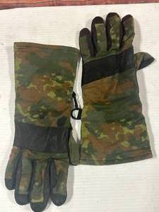 lot 36 image: Genuine German Military Flectarn Camo Gloves