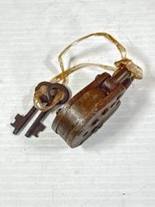 lot 58 image: Colt Padlock with 2 Keys