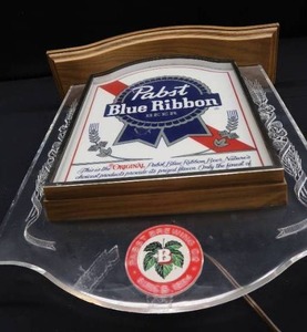 lot 18 image: LIGHTED PABST BLUE RIBBON BEER SIGN