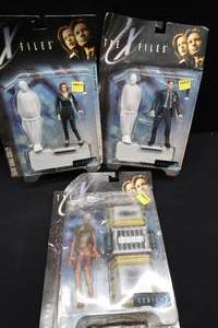 lot 64 image: THE X FILES ACTION FIGURES IN ORIGINAL PACKAGING.