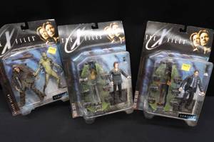 lot 65 image: THE X FILES ACTION FIGURES IN ORIGINAL PACKAGING.