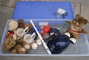 lot 67 image: HUGE TWINS LOT LOTS OF MEMORABLIA