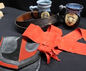 lot 121 image: RENISSANCE POTTERY MUGS AND LEATHER GOODIES
