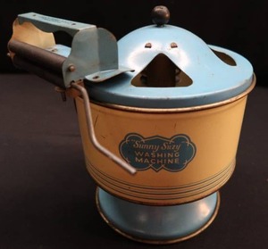 lot 128 image: SUNNY SUZY VINTAGE WASHING MACHINE TOY