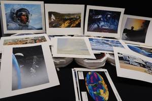 lot 72 image: STAR WARS PLATE COLLECTION 8 TOTAL AND NASA ART COLLECTION