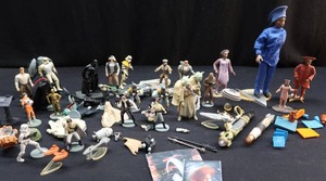 lot 107 image: HUGE LOT OF STAR WARS ACTION FIGURES