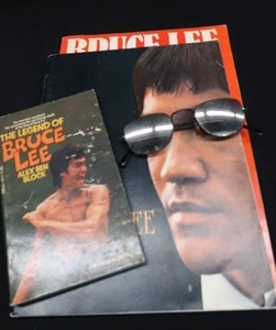 lot 147 image: BRUCE LEE PLUS RETRO SUNGLASSES.
