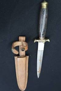 lot 150 image: DAGGER AND LEATHER SHEATH