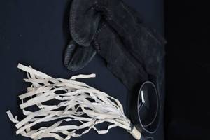 lot 153 image: VINTAGE LEATHER