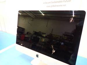 lot 12 image: Apple&nbspiMac16,2 A1418 MK442LLA &nbspINTEL(R) CORE(TM) I5-5575R CPU  2.80GHZ  16GB LPDDR3 SDRAM  1TB HDD  Includes IOS and power cable &nbspscuffed glass.