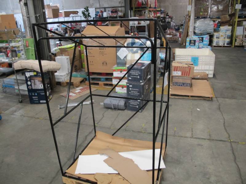 lot 189 image: Welded Metal Frame Built Fit Onto Pallets - Perfect for Projects