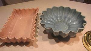 1-Pink and 1-blue scalloped edge Re...