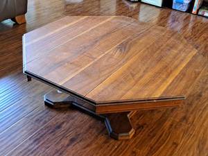 lot 24 image: Wood Pedestal Coffee Table