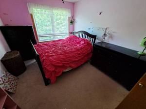 lot 41 image: Bedroom Set - Bed, Dresser, Dresser