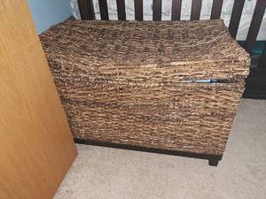 lot 47 image: Wicker Storage Ottoman