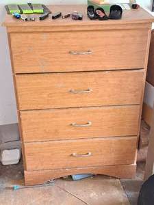 lot 129 image: Wood Dresser 4-drawer