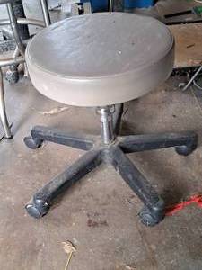 lot 130 image: Rolling Stool 16x19