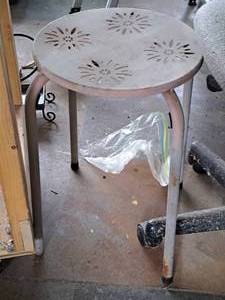 lot 133 image: 18 Metal Decorative Stool