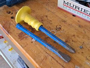 lot 87 image: Lot of (2) Chisels