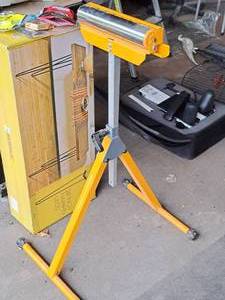 lot 105 image: 35 Roller Top Stand