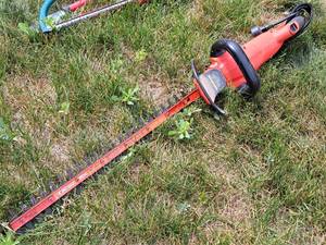 lot 147 image: Black & Decker Hedge Hog 24 Electric Hedge Trimmer