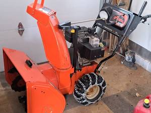 lot 8 image: Ariens 927LE 26-cut Gas Snowblower 921005