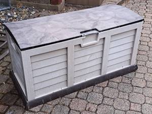 lot 12 image: Plastic Storage Cabinet