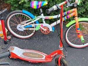 lot 165 image: Lot of (2) Razor Electric Scooter E100