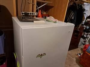 lot 69 image: Maytag Freezer MQU1554AEW