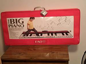 lot 253 image: Big Piano Play Mat