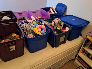 lot 256 image: Lot of (4 Totes) Holiday Dcor - Thanksgiving, Easter, Christmas