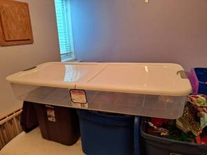 lot 262 image: Sterlite Plastic Underbed Box