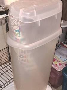 lot 304 image: Rubbermaid Plastic Gift Wrap Storage Container