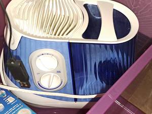 lot 311 image: Vicks Dehumidifier
