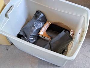 lot 172 image: Lot of (1 Tote) Assorted Garbage Bags